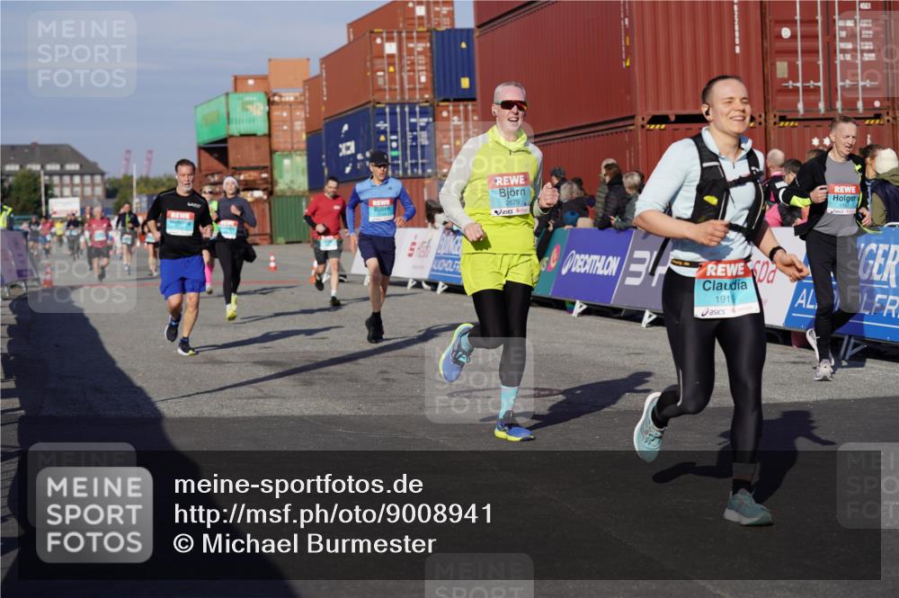 03.10.2025 - Köhlbrandbrückenlauf Michael Burmester http://msf.ph/oto/9008941 03.10.2025 10:10:11 Ziel 1192, 1375, 1536, 1583, 1660, 1919, 2040, 2074, 2679, 2821, 3124, 3218 meine-sportfotos.de
