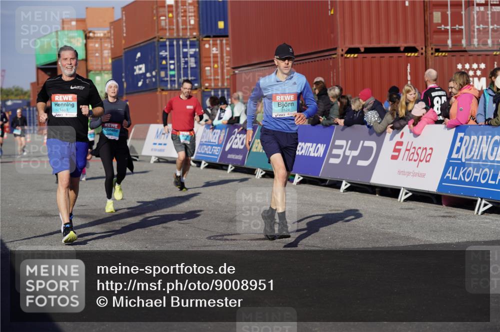 03.10.2025 - Köhlbrandbrückenlauf Michael Burmester http://msf.ph/oto/9008951 03.10.2025 10:10:13 Ziel 1192, 1375, 1536, 1583, 1660, 1919, 2074, 2679, 2821, 3124, 3218 meine-sportfotos.de