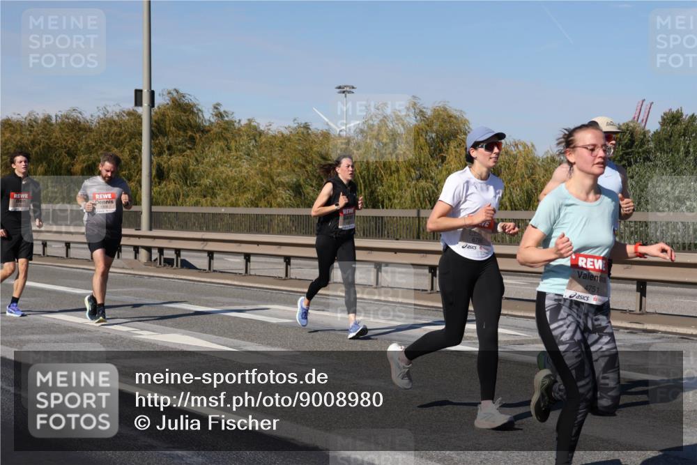 03.10.2025 - Köhlbrandbrückenlauf Julia Fischer http://msf.ph/oto/9008980 03.10.2025 12:51:53 Position 3 6786, 4751 meine-sportfotos.de