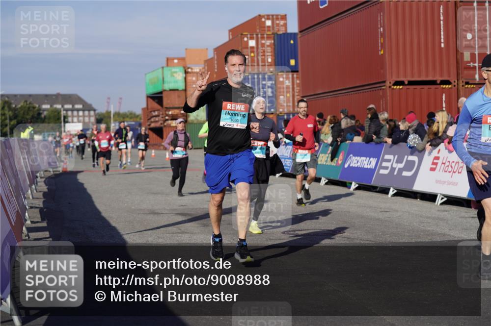 03.10.2025 - Köhlbrandbrückenlauf Michael Burmester http://msf.ph/oto/9008988 03.10.2025 10:10:14 Ziel 1192, 1375, 1536, 1583, 1660, 1919, 2074, 2134, 2679, 2821, 3124 meine-sportfotos.de