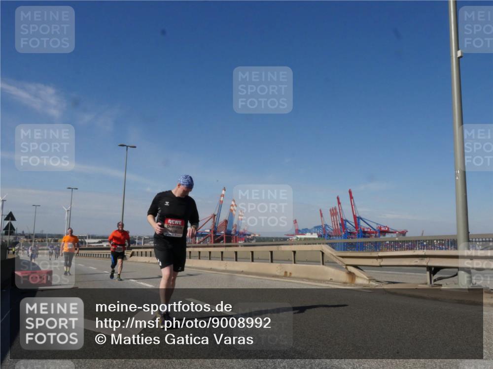 03.10.2025 - Köhlbrandbrückenlauf Matties Gatica Varas http://msf.ph/oto/9008992 03.10.2025 13:05:22 Position 2 118 meine-sportfotos.de