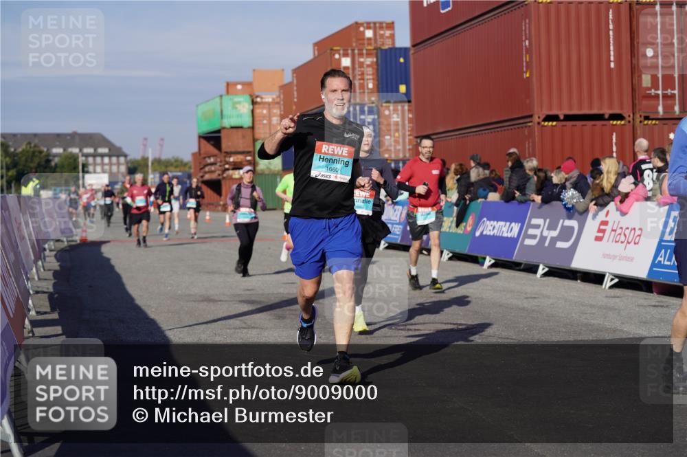 03.10.2025 - Köhlbrandbrückenlauf Michael Burmester http://msf.ph/oto/9009000 03.10.2025 10:10:14 Ziel 1192, 1375, 1536, 1583, 1660, 1919, 2074, 2134, 2679, 2821, 3124 meine-sportfotos.de