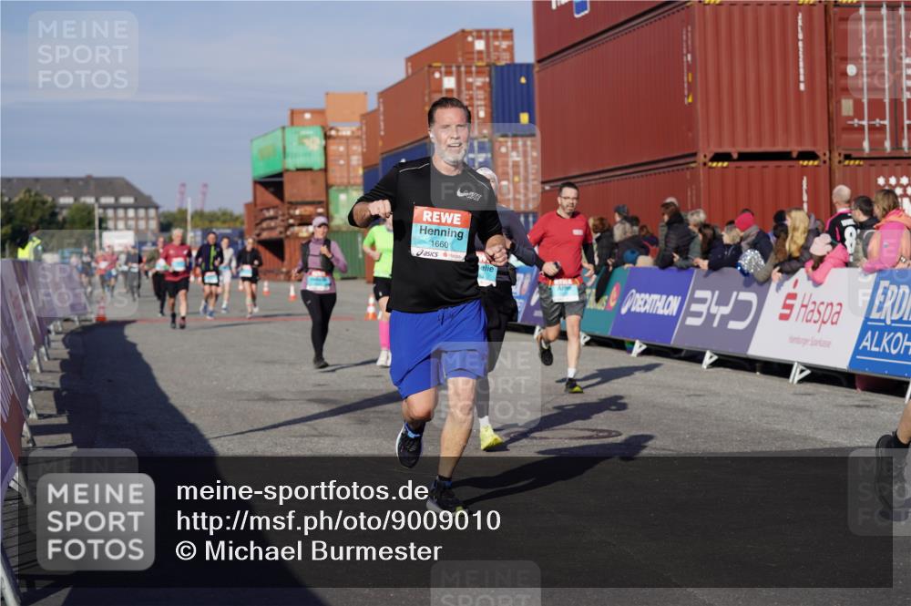 03.10.2025 - Köhlbrandbrückenlauf Michael Burmester http://msf.ph/oto/9009010 03.10.2025 10:10:14 Ziel 1192, 1375, 1536, 1583, 1660, 1919, 2074, 2134, 2679, 2821, 3124 meine-sportfotos.de