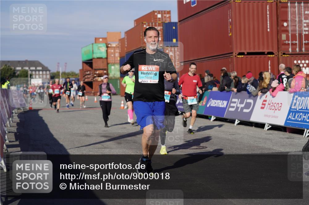 03.10.2025 - Köhlbrandbrückenlauf Michael Burmester http://msf.ph/oto/9009018 03.10.2025 10:10:14 Ziel 1192, 1375, 1536, 1583, 1660, 1919, 2074, 2134, 2679, 2821, 3124 meine-sportfotos.de