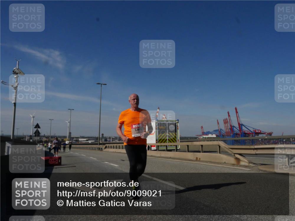 03.10.2025 - Köhlbrandbrückenlauf Matties Gatica Varas http://msf.ph/oto/9009021 03.10.2025 13:05:29 Position 2 626 meine-sportfotos.de