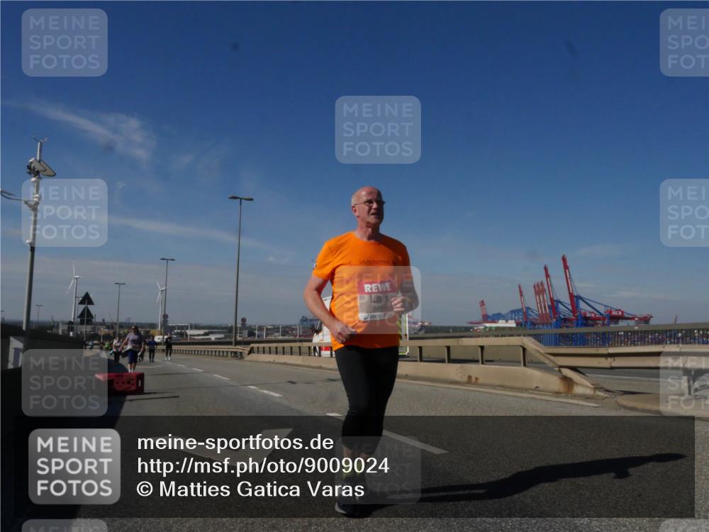 03.10.2025 - Köhlbrandbrückenlauf Matties Gatica Varas http://msf.ph/oto/9009024 03.10.2025 13:05:30 Position 2 6264 meine-sportfotos.de