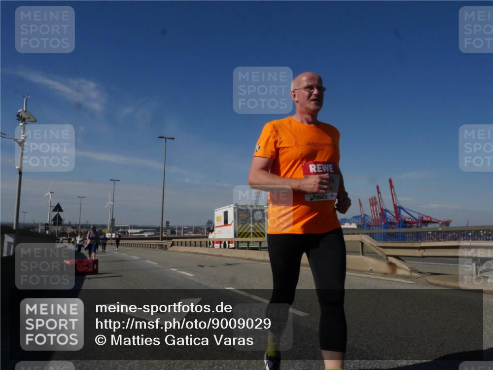 03.10.2025 - Köhlbrandbrückenlauf Matties Gatica Varas http://msf.ph/oto/9009029 03.10.2025 13:05:30 Position 2  meine-sportfotos.de