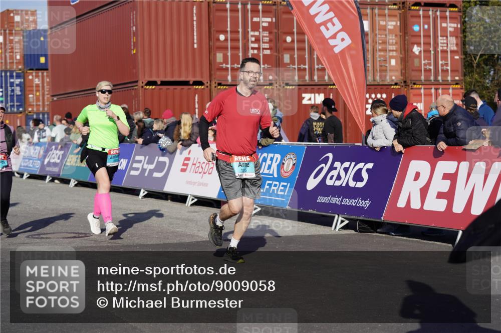 03.10.2025 - Köhlbrandbrückenlauf Michael Burmester http://msf.ph/oto/9009058 03.10.2025 10:10:16 Ziel 1192, 1307, 1375, 1536, 1583, 1636, 1660, 2134, 2679, 2821, 3124 meine-sportfotos.de