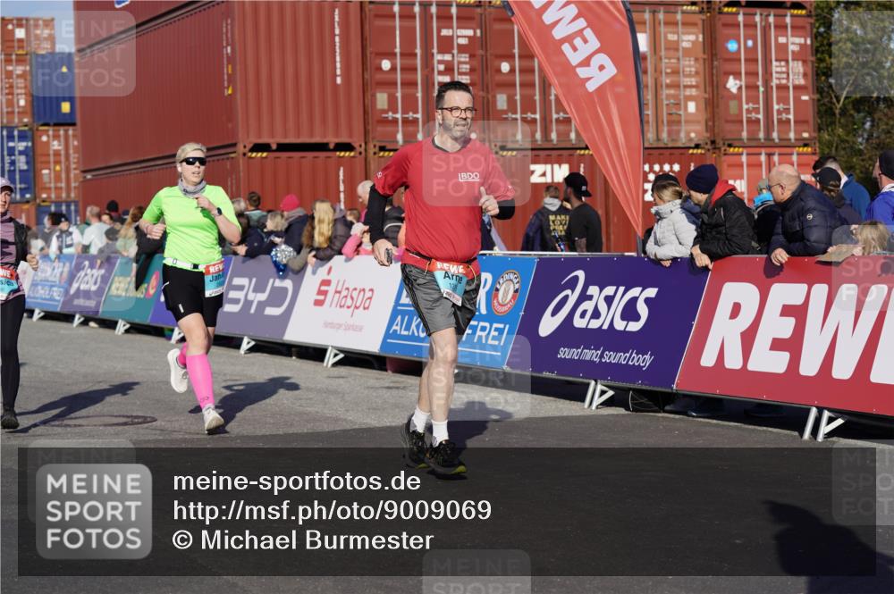 03.10.2025 - Köhlbrandbrückenlauf Michael Burmester http://msf.ph/oto/9009069 03.10.2025 10:10:16 Ziel 1192, 1307, 1375, 1536, 1583, 1636, 1660, 2134, 2679, 2821, 3124 meine-sportfotos.de