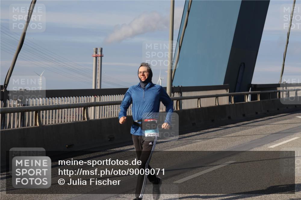 03.10.2025 - Köhlbrandbrückenlauf Julia Fischer http://msf.ph/oto/9009071 03.10.2025 10:08:51 Position 2  meine-sportfotos.de