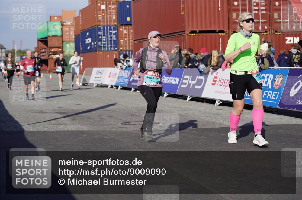 03.10.2025 - Köhlbrandbrückenlauf Michael Burmester http://msf.ph/oto/9009090 03.10.2025 10:10:17 Ziel 1192, 1307, 1375, 1536, 1583, 1631, 1636, 1660, 2134, 2679, 2821, 2858, 3124 meine-sportfotos.de