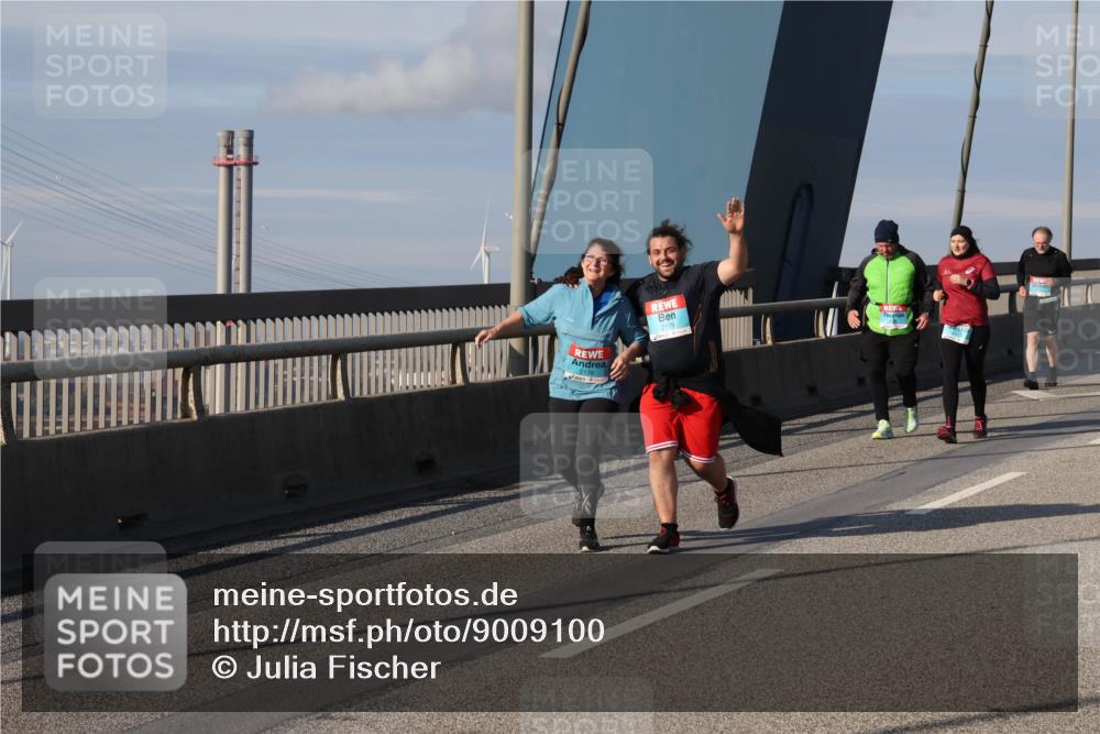 03.10.2025 - Köhlbrandbrückenlauf Julia Fischer http://msf.ph/oto/9009100 03.10.2025 10:09:10 Position 2 2179 meine-sportfotos.de