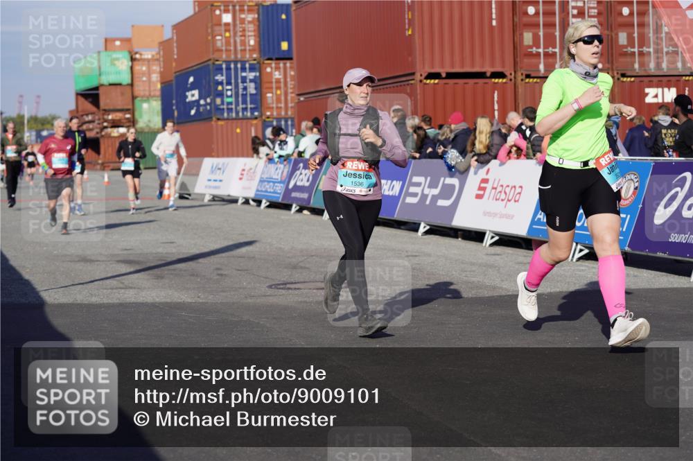 03.10.2025 - Köhlbrandbrückenlauf Michael Burmester http://msf.ph/oto/9009101 03.10.2025 10:10:17 Ziel 1192, 1307, 1375, 1536, 1583, 1631, 1636, 1660, 2134, 2679, 2821, 2858, 3124 meine-sportfotos.de