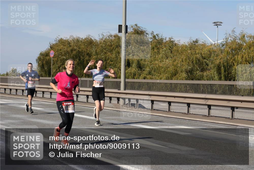 03.10.2025 - Köhlbrandbrückenlauf Julia Fischer http://msf.ph/oto/9009113 03.10.2025 12:52:11 Position 3  meine-sportfotos.de