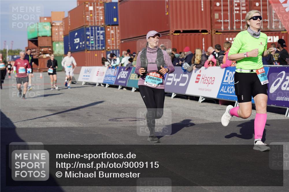 03.10.2025 - Köhlbrandbrückenlauf Michael Burmester http://msf.ph/oto/9009115 03.10.2025 10:10:17 Ziel 1192, 1307, 1375, 1536, 1583, 1631, 1636, 1660, 2134, 2679, 2821, 2858, 3124 meine-sportfotos.de