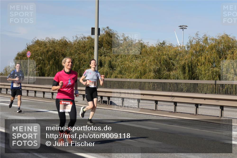 03.10.2025 - Köhlbrandbrückenlauf Julia Fischer http://msf.ph/oto/9009118 03.10.2025 12:52:11 Position 3  meine-sportfotos.de