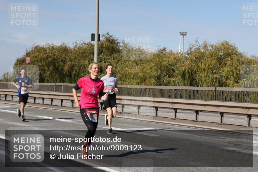 03.10.2025 - Köhlbrandbrückenlauf Julia Fischer http://msf.ph/oto/9009123 03.10.2025 12:52:12 Position 3  meine-sportfotos.de
