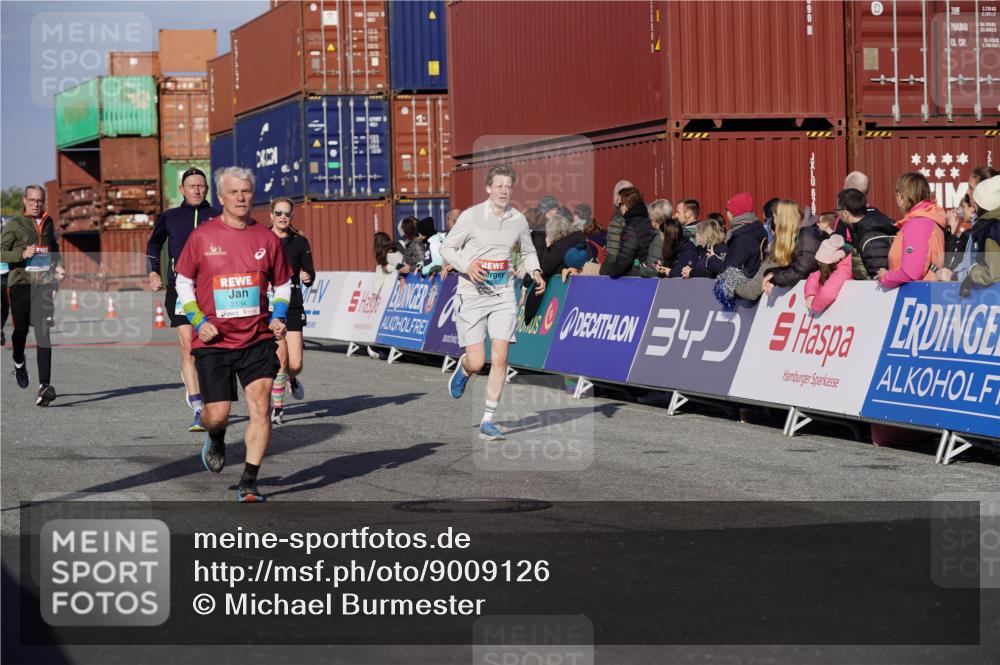 03.10.2025 - Köhlbrandbrückenlauf Michael Burmester http://msf.ph/oto/9009126 03.10.2025 10:10:20 Ziel 1307, 1375, 1536, 1583, 1631, 1636, 2134, 2821, 2858 meine-sportfotos.de