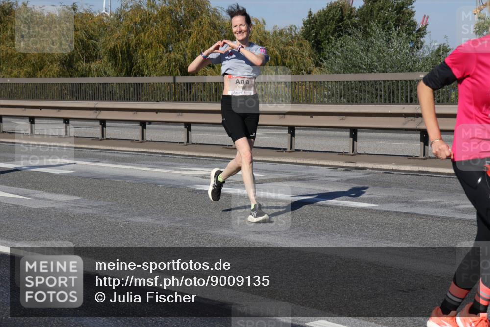 03.10.2025 - Köhlbrandbrückenlauf Julia Fischer http://msf.ph/oto/9009135 03.10.2025 12:52:14 Position 3 5798 meine-sportfotos.de