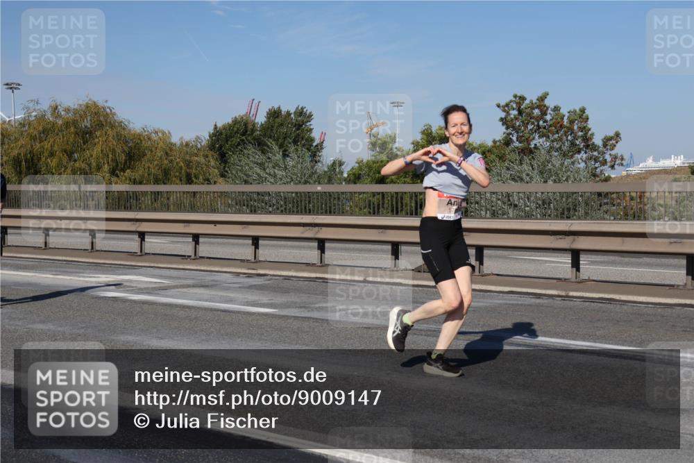 03.10.2025 - Köhlbrandbrückenlauf Julia Fischer http://msf.ph/oto/9009147 03.10.2025 12:52:15 Position 3 57 meine-sportfotos.de