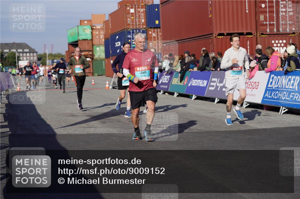 03.10.2025 - Köhlbrandbrückenlauf Michael Burmester http://msf.ph/oto/9009152 03.10.2025 10:10:21 Ziel 1307, 1375, 1536, 1605, 1631, 1636, 2134, 2821, 2858 meine-sportfotos.de