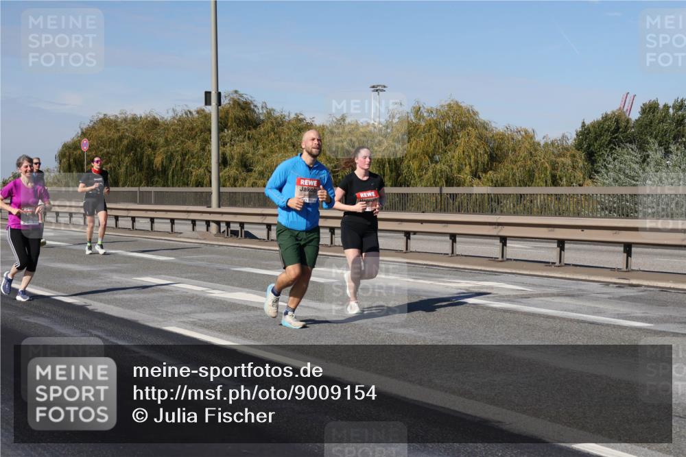 03.10.2025 - Köhlbrandbrückenlauf Julia Fischer http://msf.ph/oto/9009154 03.10.2025 12:52:18 Position 3  meine-sportfotos.de