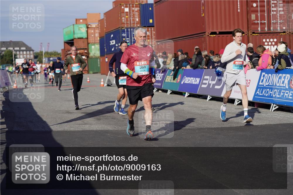 03.10.2025 - Köhlbrandbrückenlauf Michael Burmester http://msf.ph/oto/9009163 03.10.2025 10:10:21 Ziel 1307, 1375, 1536, 1605, 1631, 1636, 2134, 2821, 2858 meine-sportfotos.de