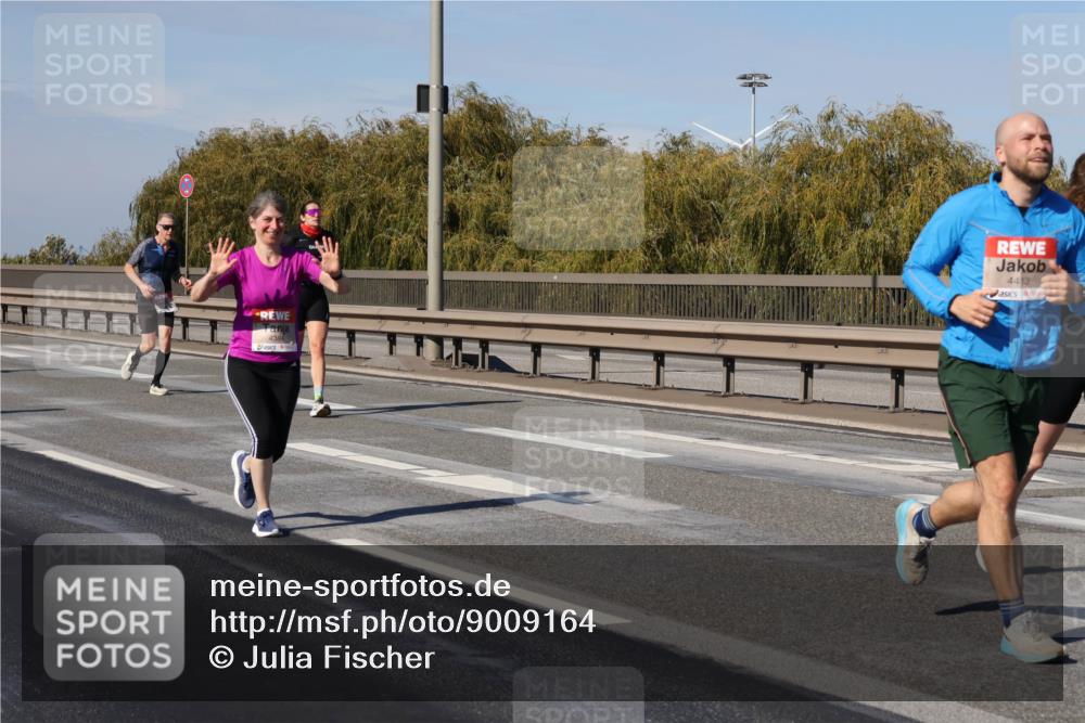 03.10.2025 - Köhlbrandbrückenlauf Julia Fischer http://msf.ph/oto/9009164 03.10.2025 12:52:18 Position 3 4413 meine-sportfotos.de
