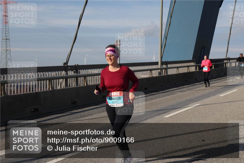 03.10.2025 - Köhlbrandbrückenlauf Julia Fischer http://msf.ph/oto/9009166 03.10.2025 10:09:28 Position 2 3284 meine-sportfotos.de
