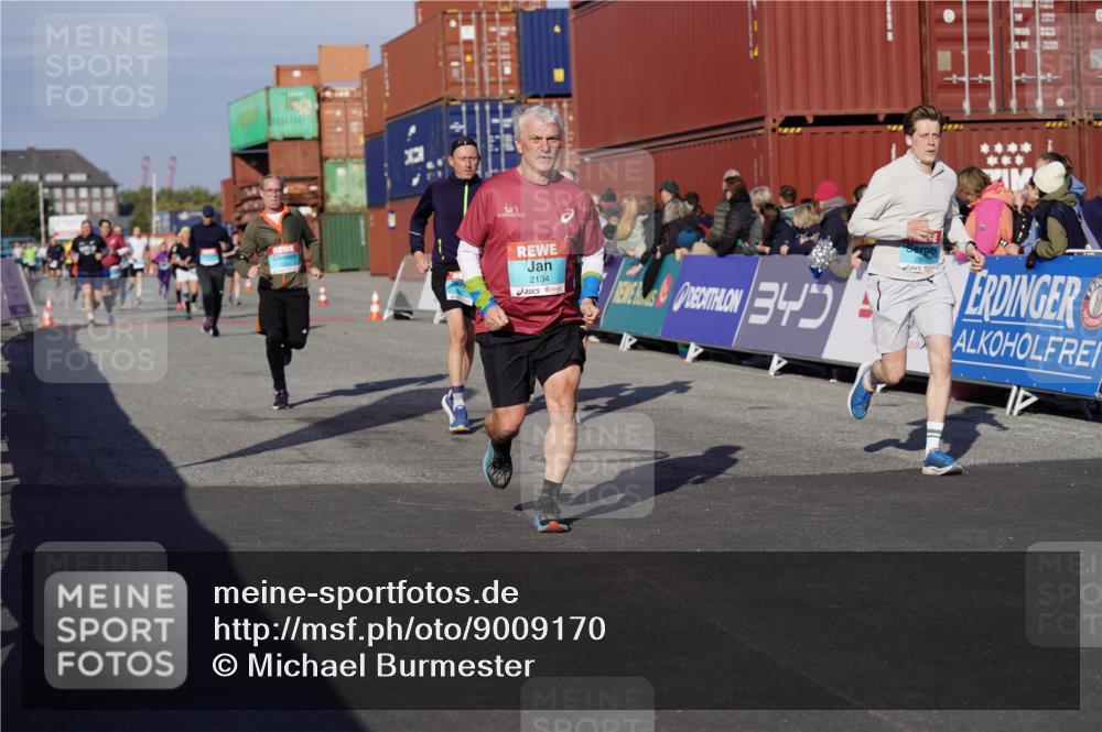 03.10.2025 - Köhlbrandbrückenlauf Michael Burmester http://msf.ph/oto/9009170 03.10.2025 10:10:21 Ziel 1307, 1375, 1536, 1605, 1631, 1636, 2134, 2821, 2858 meine-sportfotos.de
