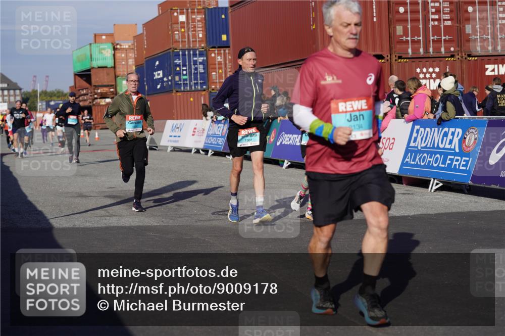 03.10.2025 - Köhlbrandbrückenlauf Michael Burmester http://msf.ph/oto/9009178 03.10.2025 10:10:22 Ziel 1307, 1499, 1536, 1605, 1631, 1636, 2134, 2821, 2858 meine-sportfotos.de