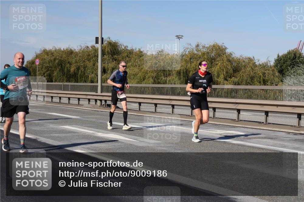03.10.2025 - Köhlbrandbrückenlauf Julia Fischer http://msf.ph/oto/9009186 03.10.2025 12:52:21 Position 3  meine-sportfotos.de