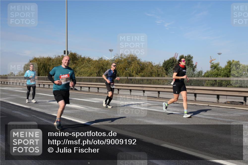 03.10.2025 - Köhlbrandbrückenlauf Julia Fischer http://msf.ph/oto/9009192 03.10.2025 12:52:22 Position 3 2 meine-sportfotos.de