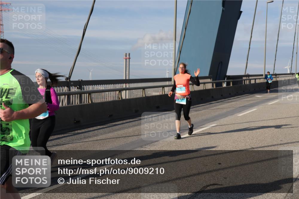 03.10.2025 - Köhlbrandbrückenlauf Julia Fischer http://msf.ph/oto/9009210 03.10.2025 10:09:49 Position 2  meine-sportfotos.de