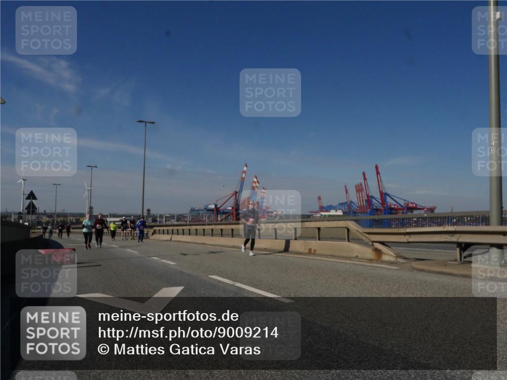 03.10.2025 - Köhlbrandbrückenlauf Matties Gatica Varas http://msf.ph/oto/9009214 03.10.2025 13:06:00 Position 2 118 meine-sportfotos.de