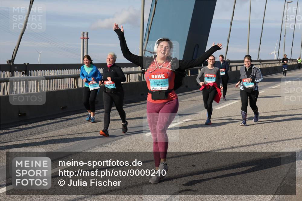 03.10.2025 - Köhlbrandbrückenlauf Julia Fischer http://msf.ph/oto/9009240 03.10.2025 10:09:59 Position 2 3195, 3822, 2665 meine-sportfotos.de