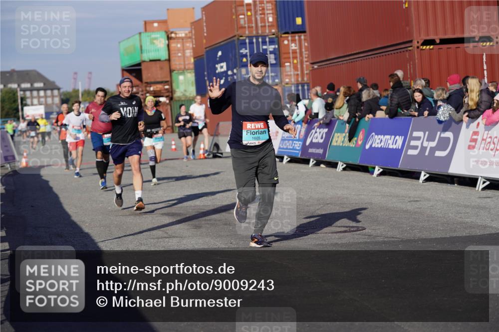 03.10.2025 - Köhlbrandbrückenlauf Michael Burmester http://msf.ph/oto/9009243 03.10.2025 10:10:26 Ziel 1093, 1307, 1499, 1605, 1631, 1636, 2134, 2728, 2858, 2890, 2891, 2964 meine-sportfotos.de