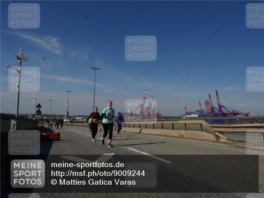 03.10.2025 - Köhlbrandbrückenlauf Matties Gatica Varas http://msf.ph/oto/9009244 03.10.2025 13:06:06 Position 2  meine-sportfotos.de