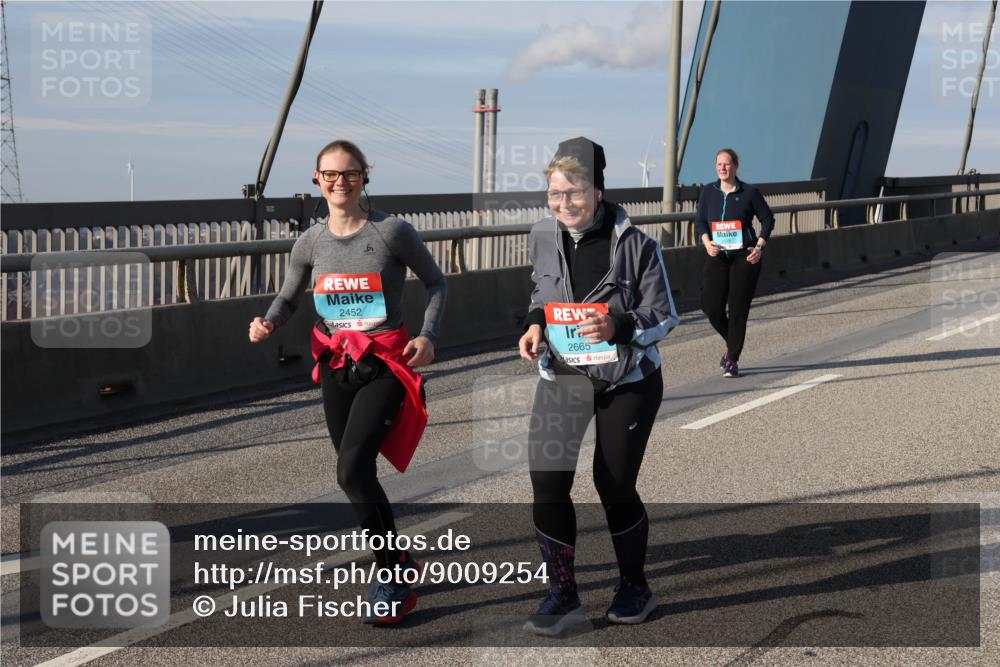 03.10.2025 - Köhlbrandbrückenlauf Julia Fischer http://msf.ph/oto/9009254 03.10.2025 10:10:02 Position 2 9779799999777, 2452, 2665 meine-sportfotos.de