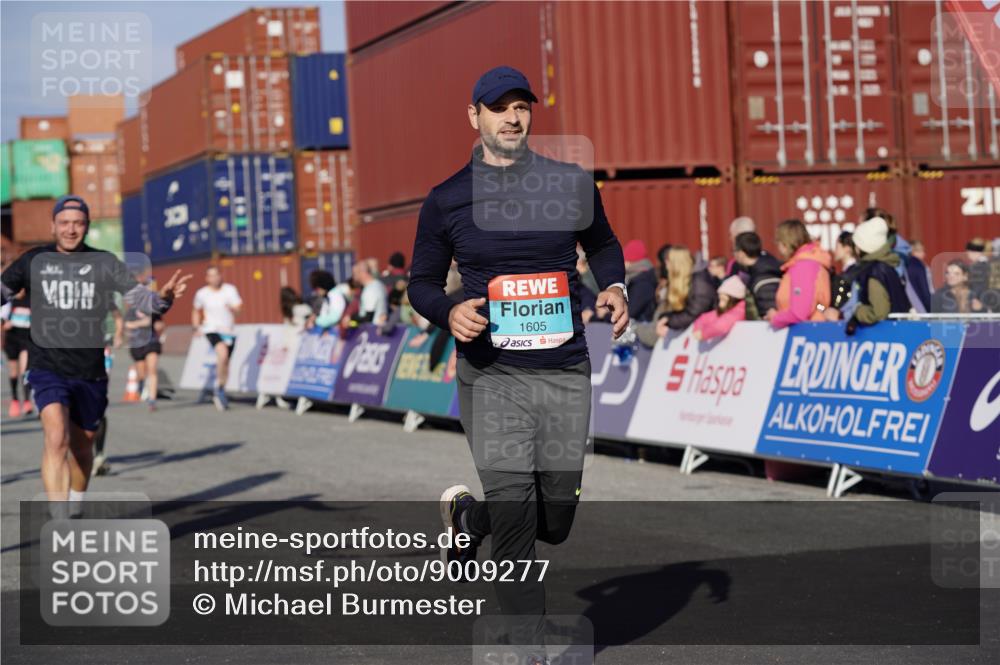 03.10.2025 - Köhlbrandbrückenlauf Michael Burmester http://msf.ph/oto/9009277 03.10.2025 10:10:27 Ziel 1093, 1217, 1307, 1413, 1499, 1605, 1631, 1636, 2728, 2858, 2890, 2891, 2964, 3345 meine-sportfotos.de
