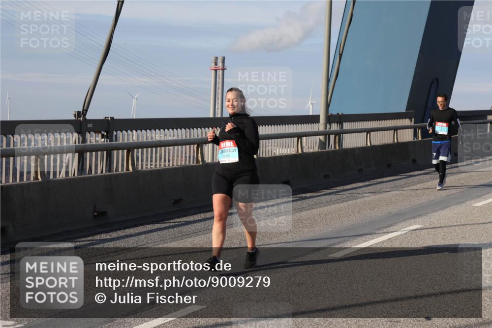 03.10.2025 - Köhlbrandbrückenlauf Julia Fischer http://msf.ph/oto/9009279 03.10.2025 10:10:16 Position 2 3098 meine-sportfotos.de
