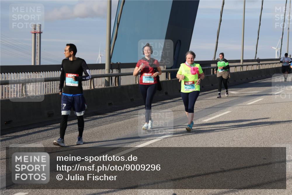 03.10.2025 - Köhlbrandbrückenlauf Julia Fischer http://msf.ph/oto/9009296 03.10.2025 10:10:20 Position 2 3290, 3289 meine-sportfotos.de