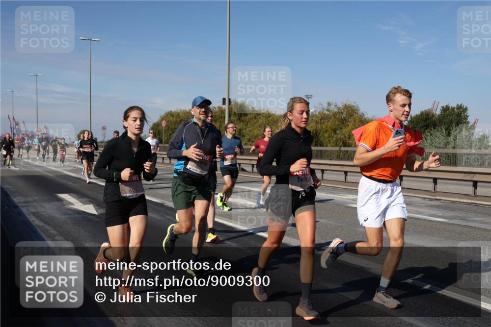 03.10.2025 - Köhlbrandbrückenlauf Julia Fischer http://msf.ph/oto/9009300 03.10.2025 12:52:39 Position 3 6821 meine-sportfotos.de