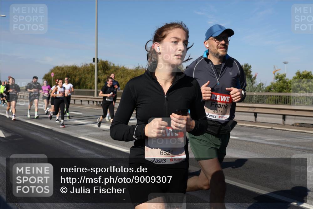 03.10.2025 - Köhlbrandbrückenlauf Julia Fischer http://msf.ph/oto/9009307 03.10.2025 12:52:40 Position 3 6821, 4011 meine-sportfotos.de