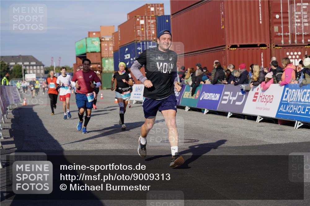 03.10.2025 - Köhlbrandbrückenlauf Michael Burmester http://msf.ph/oto/9009313 03.10.2025 10:10:28 Ziel 1093, 1217, 1413, 1499, 1605, 1631, 1636, 2728, 2858, 2890, 2891, 2964, 3345 meine-sportfotos.de