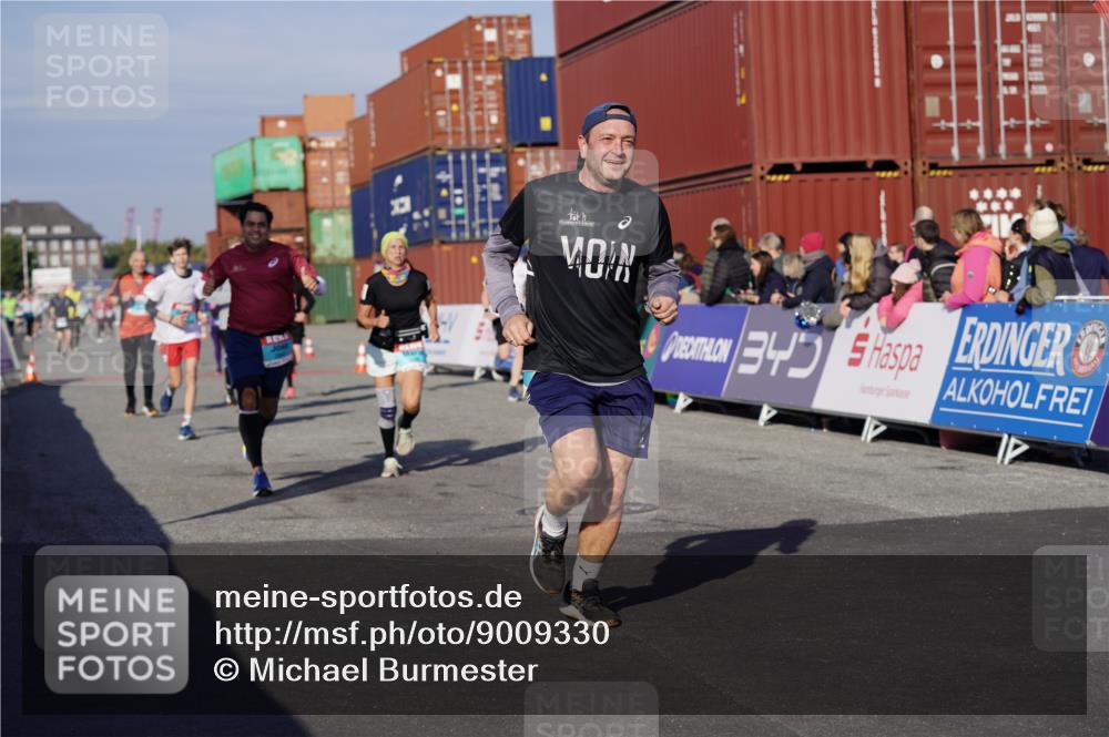 03.10.2025 - Köhlbrandbrückenlauf Michael Burmester http://msf.ph/oto/9009330 03.10.2025 10:10:28 Ziel 1093, 1217, 1413, 1499, 1605, 1631, 1636, 2728, 2858, 2890, 2891, 2964, 3345 meine-sportfotos.de