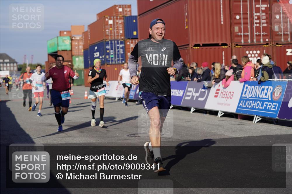 03.10.2025 - Köhlbrandbrückenlauf Michael Burmester http://msf.ph/oto/9009341 03.10.2025 10:10:28 Ziel 1093, 1217, 1413, 1499, 1605, 1631, 1636, 2728, 2858, 2890, 2891, 2964, 3345 meine-sportfotos.de