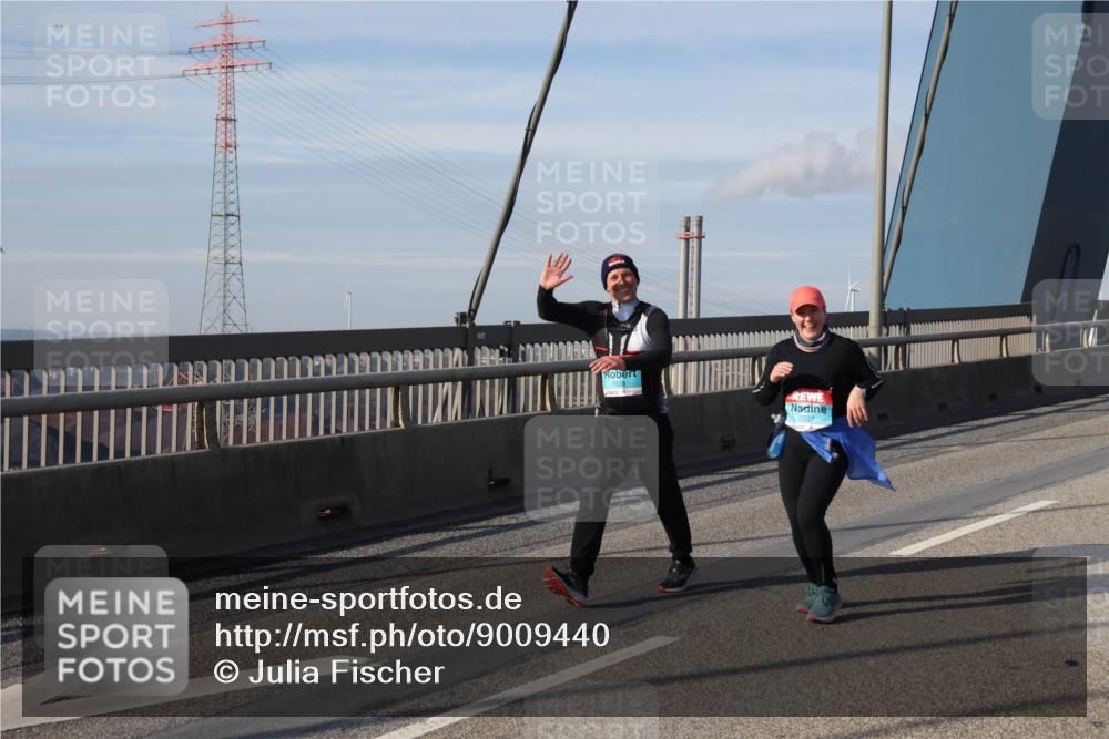 03.10.2025 - Köhlbrandbrückenlauf Julia Fischer http://msf.ph/oto/9009440 03.10.2025 10:12:23 Position 2 2507 meine-sportfotos.de