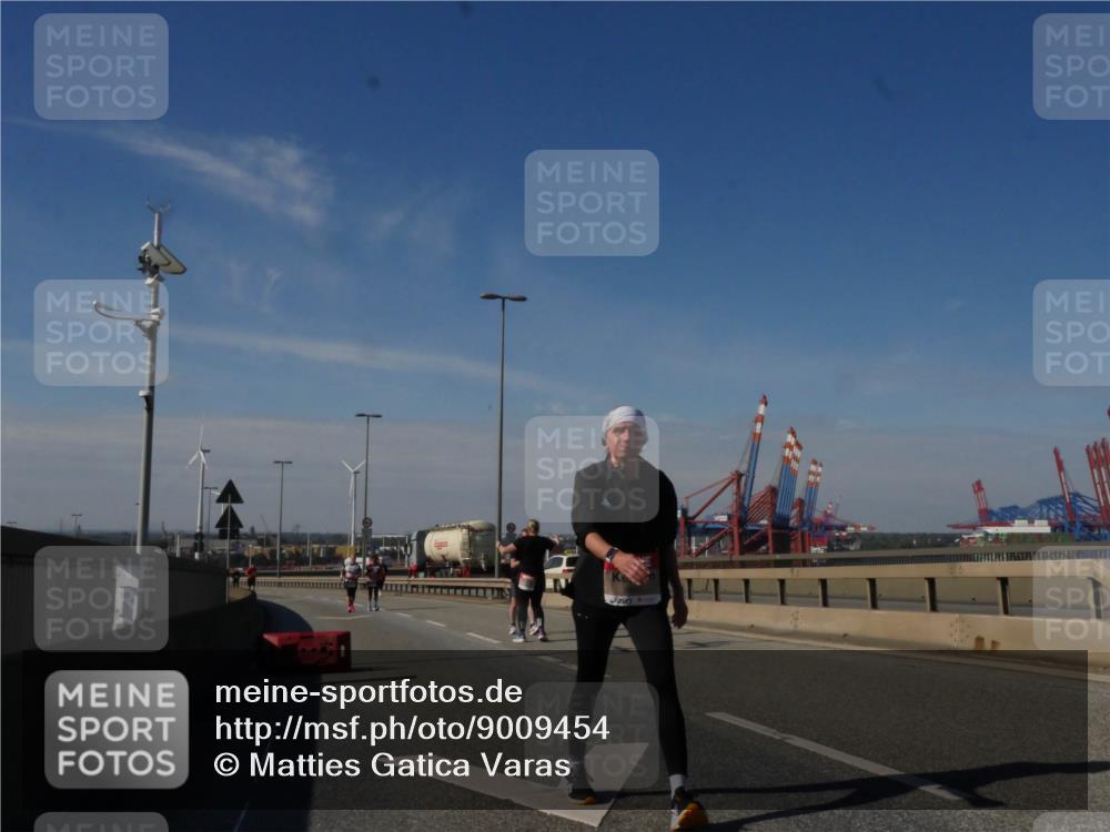 03.10.2025 - Köhlbrandbrückenlauf Matties Gatica Varas http://msf.ph/oto/9009454 03.10.2025 13:06:31 Position 2  meine-sportfotos.de
