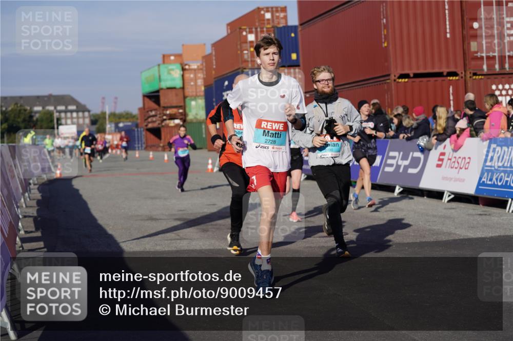 03.10.2025 - Köhlbrandbrückenlauf Michael Burmester http://msf.ph/oto/9009457 03.10.2025 10:10:32 Ziel 1093, 1217, 1413, 1499, 1605, 2015, 2728, 2890, 2891, 2964, 3345 meine-sportfotos.de